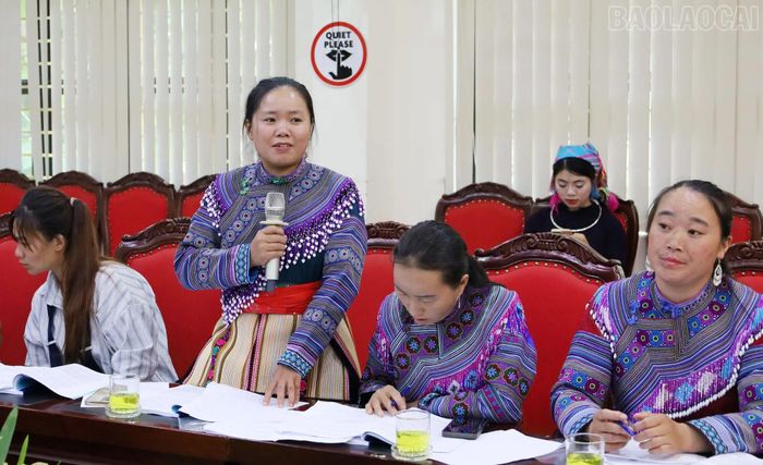Đại diện các xã thảo luận tại hội thảo.