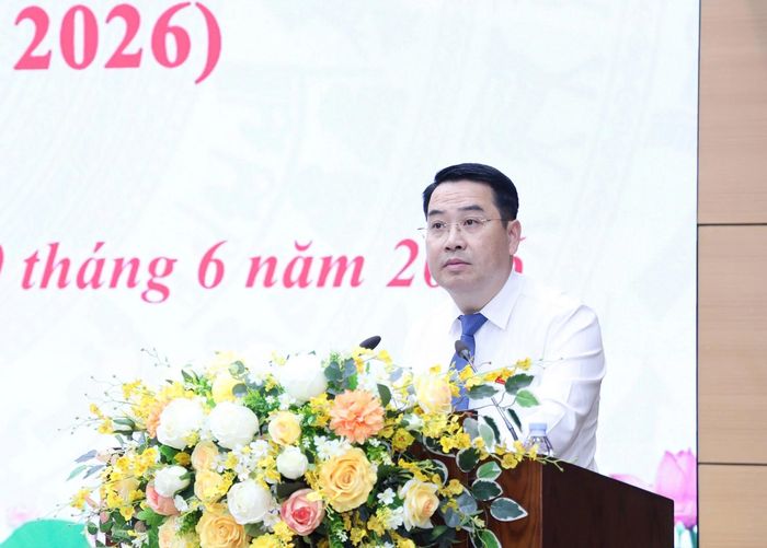 Đồng chí Nguyễn Tuấn Anh – Phó Bí thư Tỉnh ủy, Chủ tịch UBND tỉnh phát biểu tại kỳ họp.