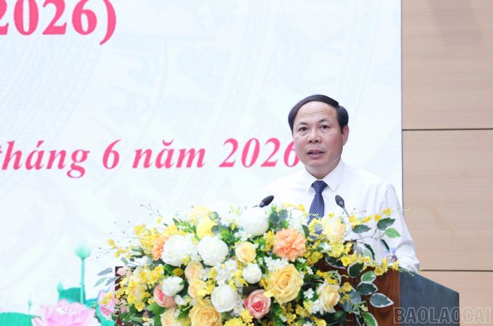 Lãnh đạo các sở trả lời chất vấn của đại biểu tại kỳ họp.