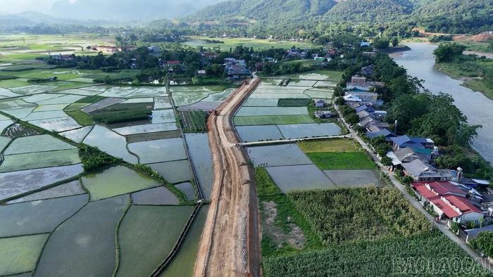 Tuyến đường từ Quốc lộ 32 đến thôn Ao Luông, xã Liên Sơn phấn đấu hoàn thành vào cuối năm 2026.