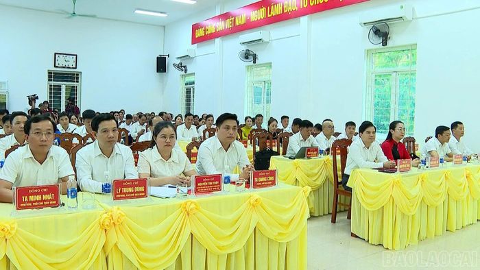 Các đại biểu tham dự hội nghị.