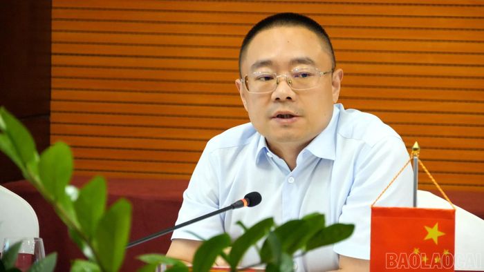 Ông Hoàng Song Song – Phó Bí thư Huyện ủy Tú Sơn phát biểu tại buổi làm việc.