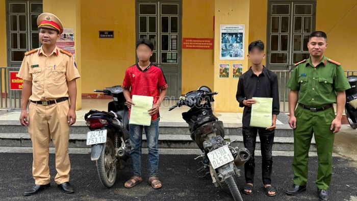 Lực lượng cảnh sát giao thông làm việc với các trường hợp vi phạm tại cơ quan công an.