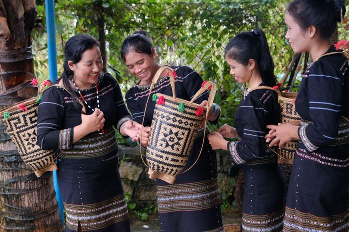 Nhiều sản phẩm truyền thống của đồng bào DTTS được công nhận OCOP 3 sao