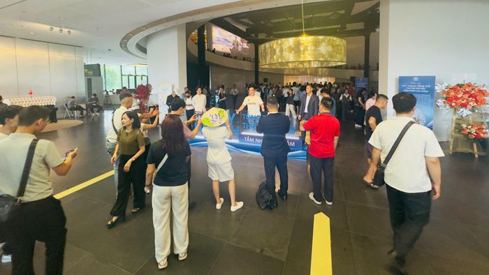 Trước đó, ngày 13/5, Chủ tịch UBND TP Hà Nội đã ký Quyết định phê duyệt Quy hoạch tổng thể Thủ đô tầm nhìn 100 năm. Đây là lần đầu tiên tại Việt Nam có đồ án quy hoạch tầm nhìn 100 năm.