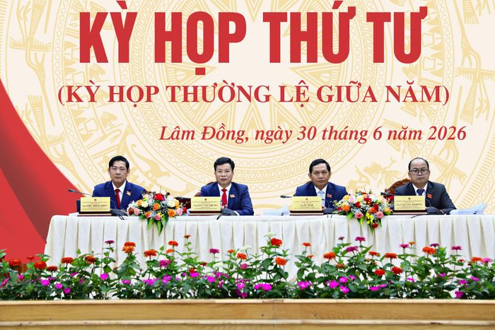 Các đồng chí chủ trì Kỳ họp thứ tư, HĐND tỉnh Lâm Đồng khóa XI, nhiệm kỳ 2026-2031