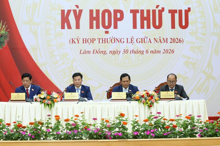 Các đồng chí chủ trì Kỳ họp thứ 4, HĐND tỉnh Lâm Đồng khóa XI, nhiệm kỳ 2026 - 2031