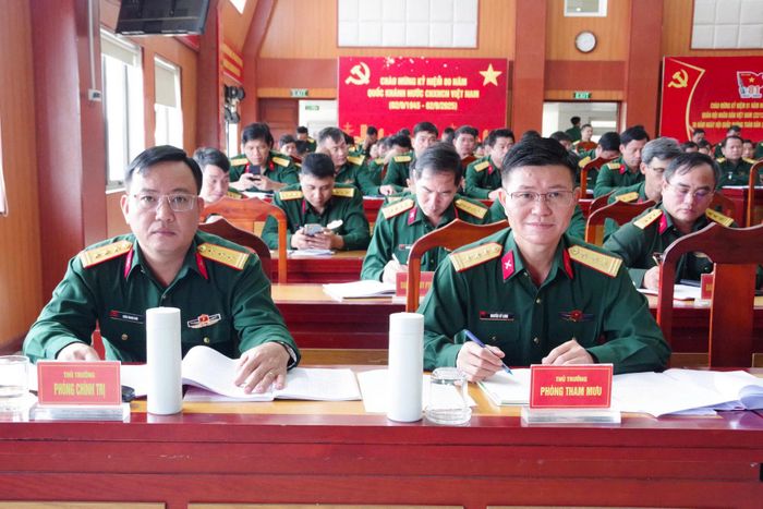 Thủ trưởng các phòng, ban, đơn vị thuộc Bộ CHQS tỉnh tham dự hội nghị