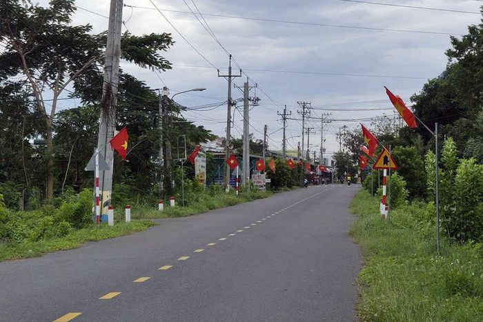 Tuyến đường chính thôn Hàm Cần 2, xã Hàm Thạnh khang trang, sạch, đẹp
