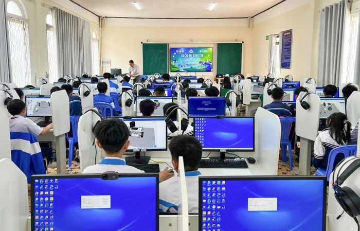 Hơn 280 thí sinh tham gia cuộc thi Sáng tạo Robotics tỉnh Lâm Đồng năm 2026