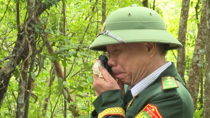 Ông Nguyễn Thanh Hiền, nguyên chiến sĩ Quân y Công an vũ trang Đắk Lắk xúc động nhớ về đồng đội