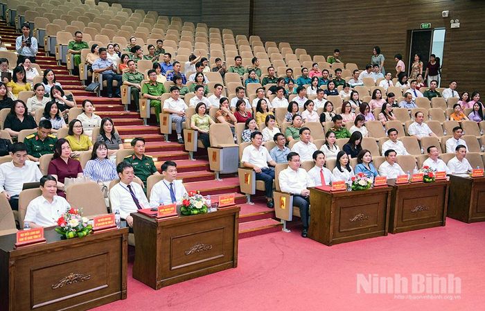 Các đại biểu dự khai mạc Hội thi.
