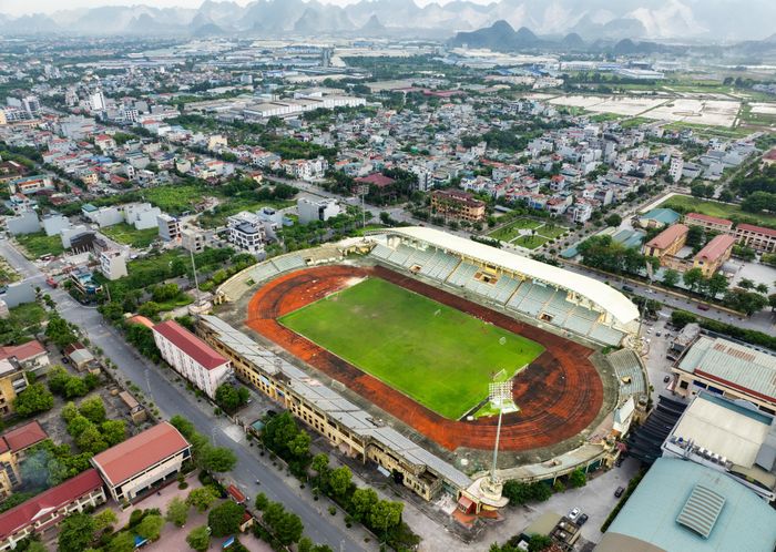 Toàn cảnh Sân vận động Hà Nam - Nơi rèn luyện hàng ngày của các tuyển bóng đá trẻ nữ.