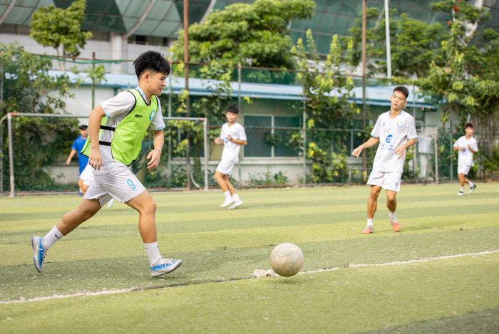 Bài tập đối kháng kịch tính, đòi hỏi tư duy chiến thuật và sự chắc chắn của các cầu thủ.