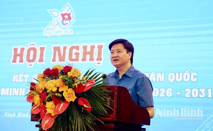 Đồng chí Trần Ngọc Nam, Tỉnh ủy viên, Bí thư Tỉnh đoàn đã thông tin những nội dung cốt lõi về kết quả Đại hội đại biểu toàn quốc Đoàn TNCS Hồ Chí Minh lần thứ XIII.