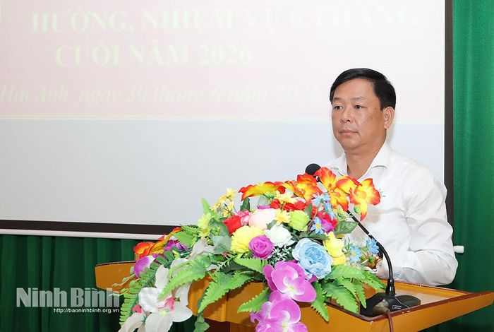 Đồng chí Bùi Ngọc Quang, Tỉnh ủy viên, Phó Giám đốc Báo và phát thanh, truyền hình Ninh Bình phát biểu tại hội nghị.