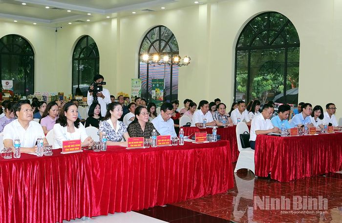 Các đại biểu dự hội nghị.