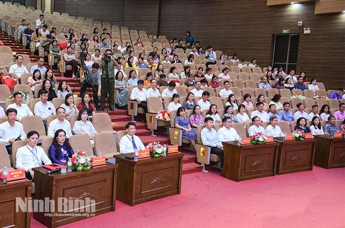 Các đại biểu dự bế mạc và trao giải Hội thi.