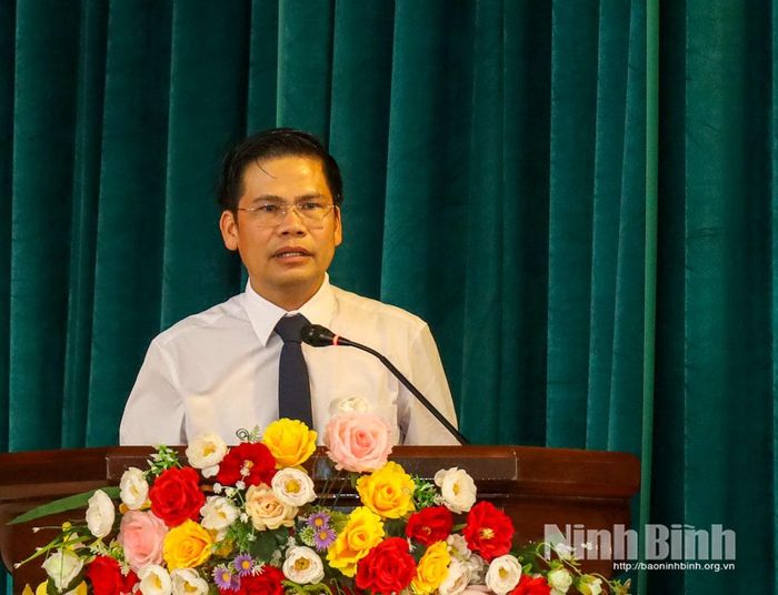 Đồng chí Thịnh Đức Tiền, Bí thư Đảng ủy xã Chất Bình phát biểu tại hội nghị. Ảnh: Lê Dũng