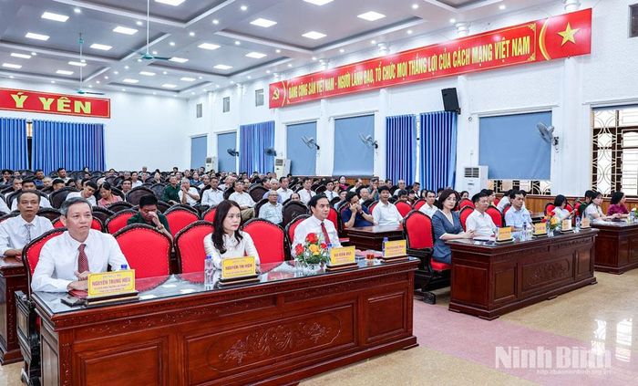 Các đại biểu dự buổi lễ. Ảnh: Viết Dư