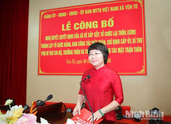 Đồng chí Nguyễn Thị Lan Anh, Bí thư Đảng ủy, Chủ tịch HĐND xã phát biểu tại hội nghị. Ảnh: Anh Tuấn
