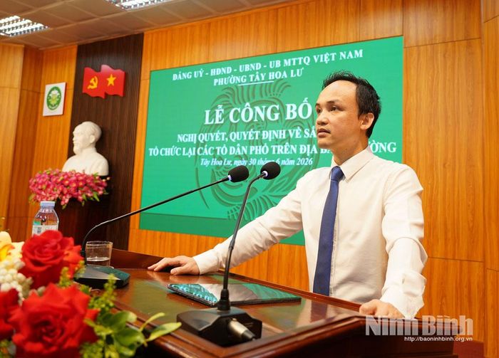 Đồng chí Cao Trường Sơn, Tỉnh ủy viên, Bí thư Đảng ủy, Chủ tịch HĐND phường Tây Hoa Lư phát biểu tại hội nghị. Ảnh: Hoa Hiên