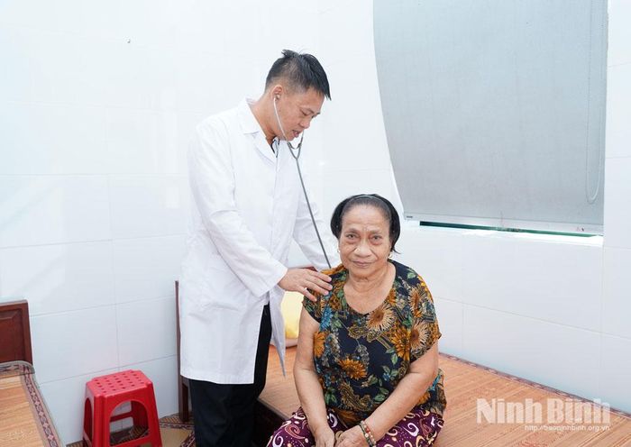 Các đối tượng bảo trợ xã hội được nuôi dưỡng tại Trung tâm được khám sức khỏe đều đặn.