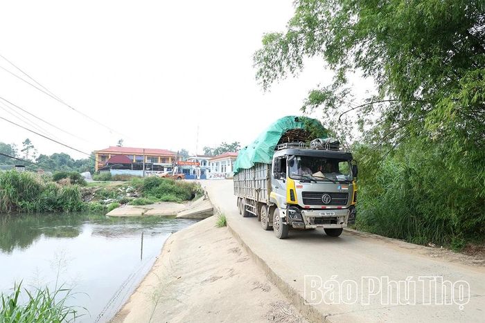 Ngầm tràn vượt lũ Dát Vảo hiện đã xuống cấp tiềm ẩn nguy cơ mất an toàn.
