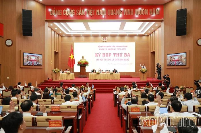 Toàn cảnh phiên biểu quyết, thông qua các nghị quyết của Kỳ họp.