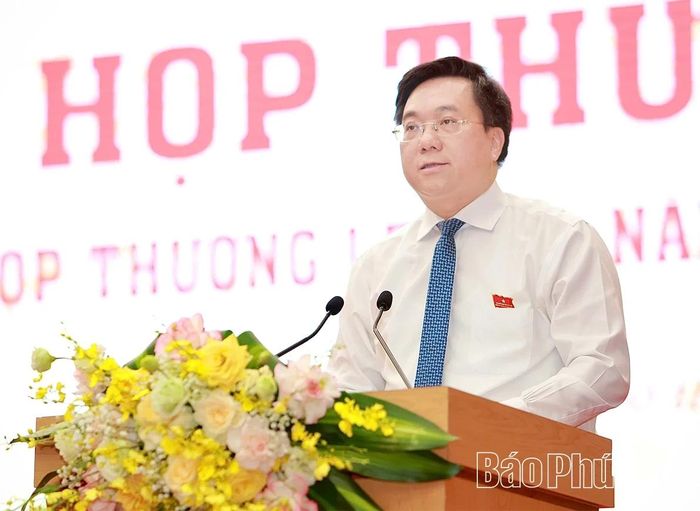 Đồng chí Trần Duy Đông - Ủy viên dự khuyết Ban Chấp hành Trung ương Đảng, Phó Bí thư Tỉnh ủy, Chủ tịch UBND tỉnh phát biểu tại Kỳ họp.
