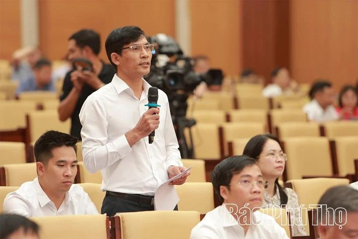 Đại biểu Cao Văn Thắng - Tổ đại biểu HĐND tỉnh số 10 chất vấn về công tác bình ổn giá cát, đất đá san lấp.