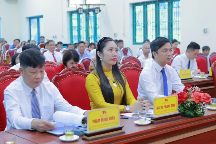 Lãnh đạo xã Quảng Yên và các đại biểu tham dự hội nghị.