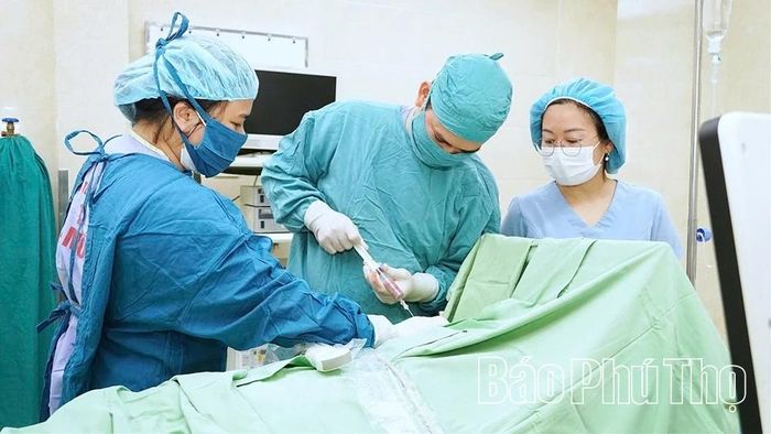 Bệnh viện Đa khoa tỉnh Phú Thọ đầu tư hệ thống máy móc, trang thiết bị y tế hiện đại, chuyên sâu đáp ứng tốt nhu cầu chăm sóc sức khỏe cho người dân.