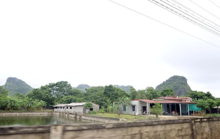 Từ nguồn nước Cẩm Ly, người dân đã mở rộng phát triển nuôi trồng thủy sản kết hợp chăn nuôi để vươn lên làm giàu - Ảnh: V.M