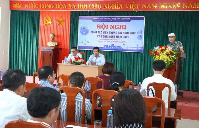 Cộng tác viên trao đổi, đóng góp ý kiến tại hội nghị - Ảnh: H.Tr