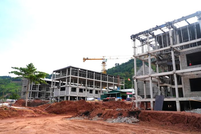 Hiện trường thi công dự án Trường nội trú liên cấp tiểu học và trung học cơ sở Thượng Trạch - Ảnh: T.Đ