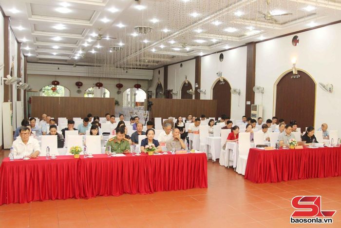 Các đại biểu tham dự hội nghị