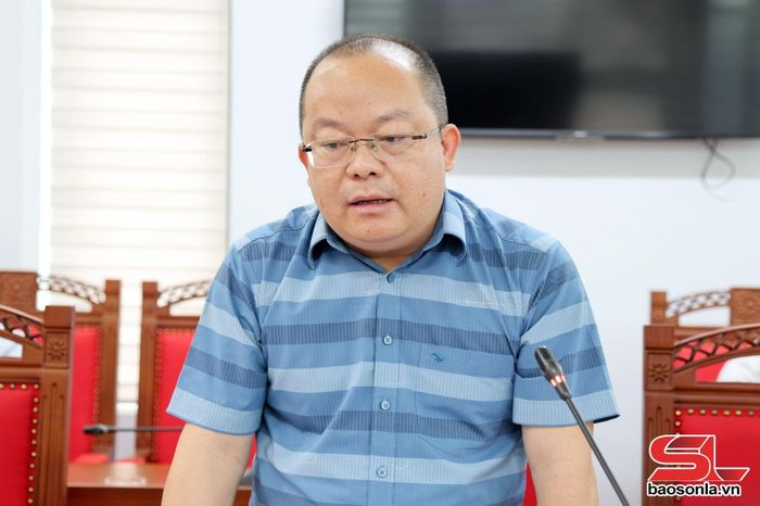 Lãnh đạo phường Tô Hiệu phát biểu tại cuộc làm việc.