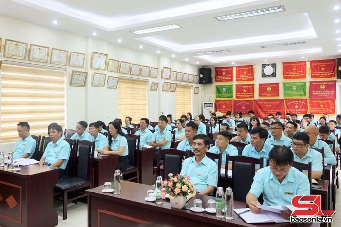Các đại biểu dự hội nghị.