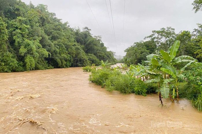 Mưa lũ gây ngập úng một số diện tích sản xuất nông nghiệp trên địa bàn xã Bằng Lang.