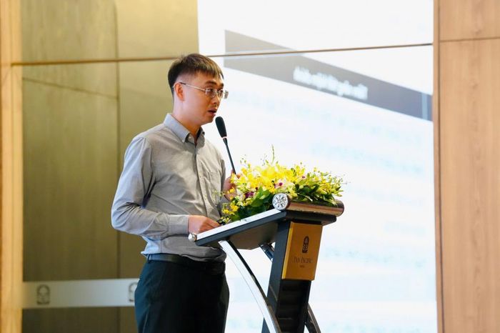 Ông Nguyễn Trọng Hậu - Trưởng Phòng Tư vấn giải pháp, Công ty Cổ phần Giải pháp Công nghệ Việt Nam chia sẻ tại Hội thảo.