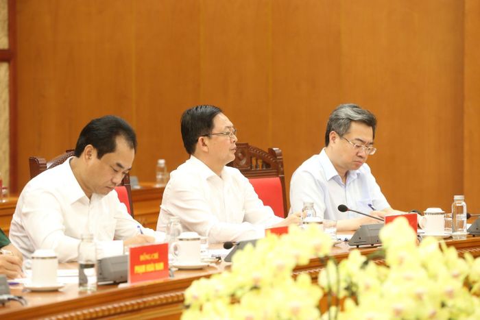  Các đại biểu tham dự cuộc làm việc. 
