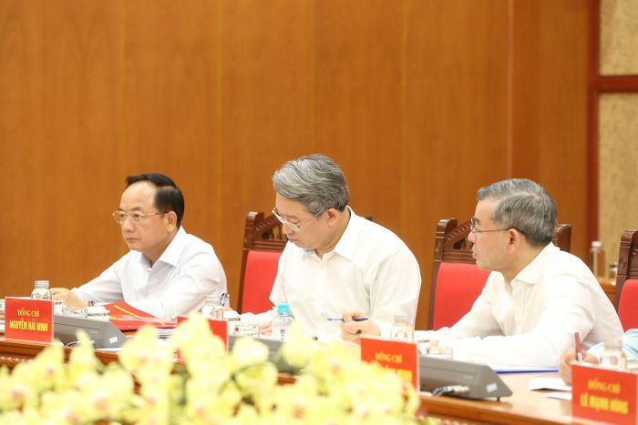  Các đại biểu tham dự cuộc làm việc. 