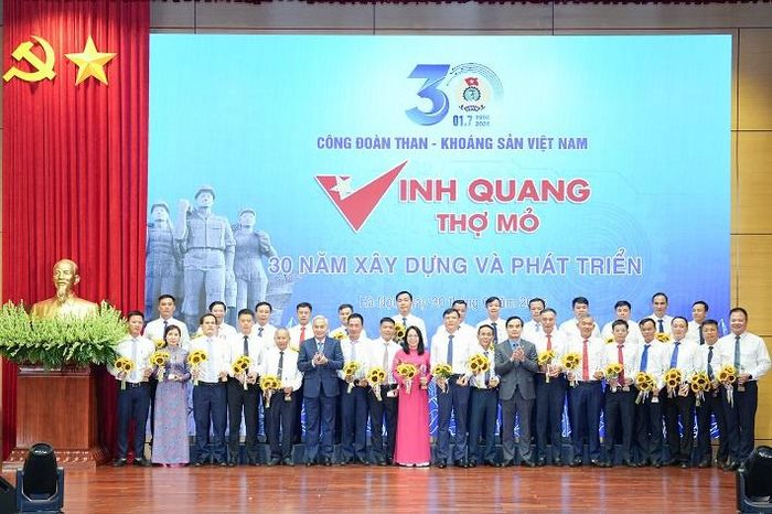 Chương trình “Vinh quang Thợ mỏ - 2026” tuyên dương các cá nhân tiêu biểu nhân kỷ niệm 30 năm thành lậpCông đoàn TKV.