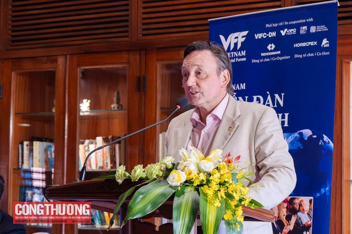 Đại diện Ban tổ chức thông tin tại buổi họp báo.