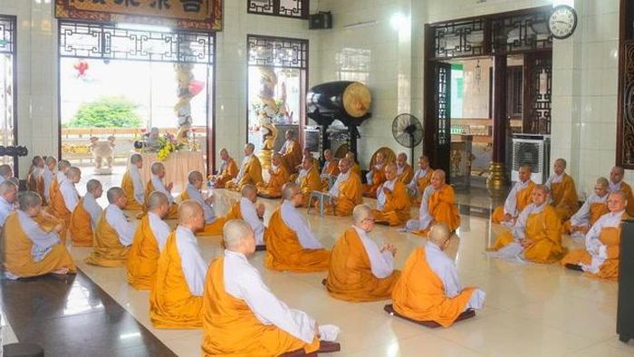 Chư Ni hạ trường chùa Pháp Quang thính giới