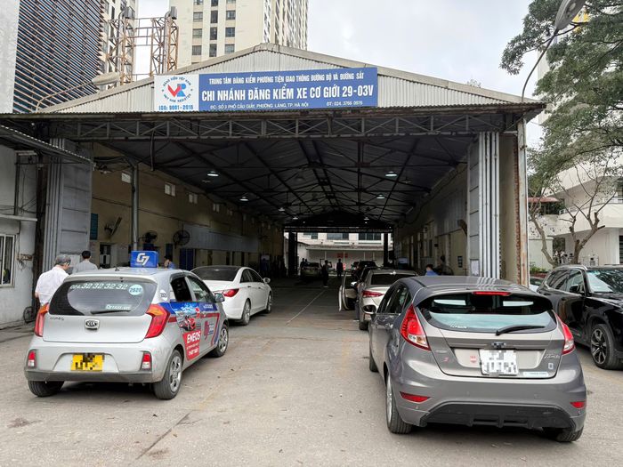Cục Đăng kiểm VN cho biết thời gian tới sẽ tiếp tục rà soát, xây dựng lại định mức kinh tế - kỹ thuật dịch vụ kiểm định xe cơ giới làm cơ sở xây dựng phương án giá mới (ảnh minh họa).