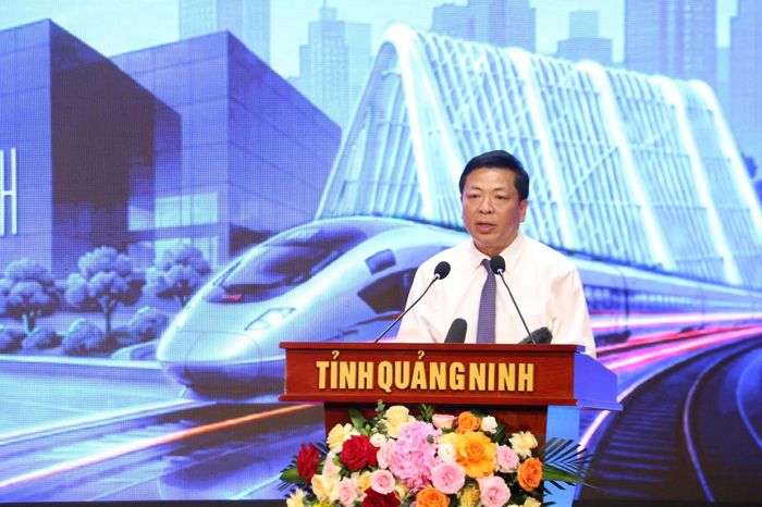 Bộ trưởng Bộ Xây dựng Trần Hồng Minh đánh giá, các quy hoạch chiến lược vừa được công bố sẽ là nền tảng quan trọng để tỉnh Quảng Ninh tổ chức lại không gian phát triển, phát huy hiệu quả các lợi thế về biển, biên giới, di sản và hệ thống hạ tầng hiện đại, hướng tới trở thành trung tâm kinh tế biển quốc gia, đô thị biển văn minh, hiện đại và có năng lực cạnh tranh quốc tế.