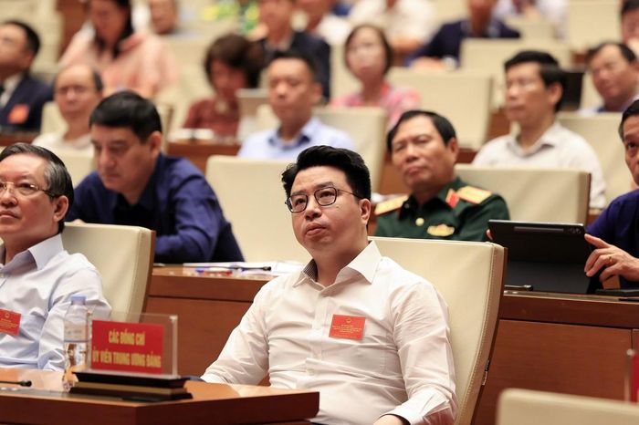 Tại điểm cầu Hội trường Diên Hồng, còn có sự tham dự của các đồng chí là Ủy viên Ban Chấp hành Trung ương Đảng, Ủy viên dự khuyết Ban Chấp hành Trung ương Đảng, Ủy viên Ban Thường vụ Đảng ủy Bộ Tài chính. Ảnh: Đức Thanh