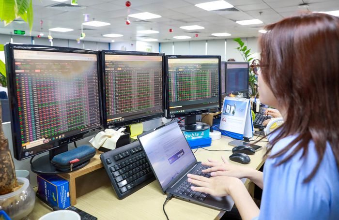 VN-Index có phiên giao dịch cải thiện nhẹ về điểm số. Ảnh Đức Thanh